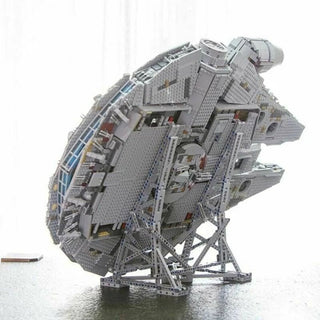 Galaxy Stand: Star Wars LEGO 75192 Millennium Falcon Display Stand - Posedisplay